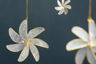 NORDIC.CHRISTMAS - Capiz flower ornament