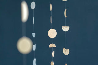 NORDIC.CHRISTMAS - Capiz moon garland