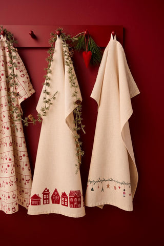 NORDIC.CHRISTMAS - Christmas tea towel Sally - natural w/red houses