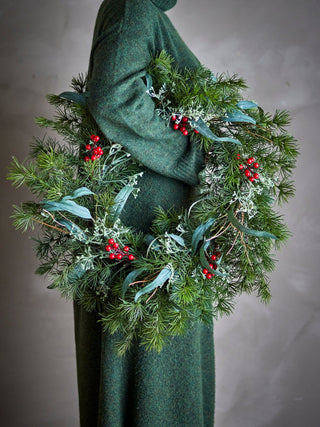 NORDIC.CHRISTMAS - Pine wreath with berries