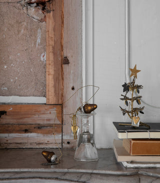 Golden acorns with leaf ornament