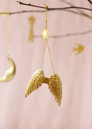 Small brass angel wings ornament