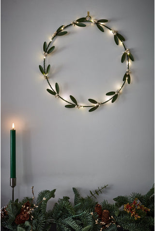 Mistletoe lighted wreath