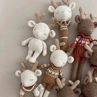 Robin the Reindeer rattle - caramel