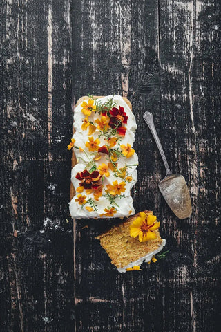 NORDIC.CHRISTMAS - Flowers On A Plate