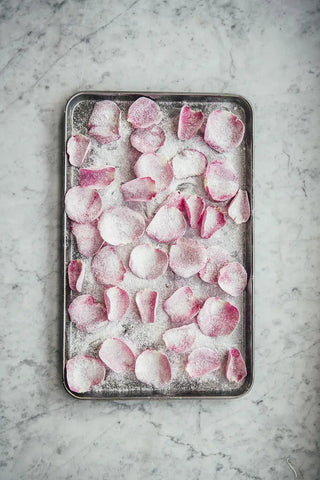 NORDIC.CHRISTMAS - Flowers On A Plate