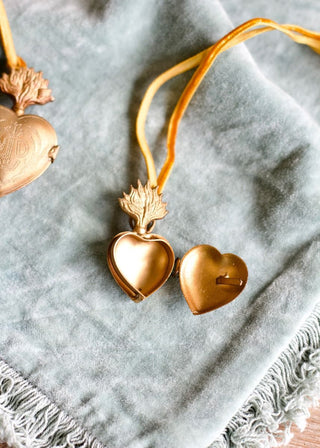 NORDIC.CHRISTMAS - Brass mini sacred heart ornament
