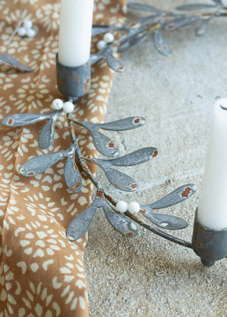 NORDIC.CHRISTMAS - Mistletoe zinc candle holder wreath
