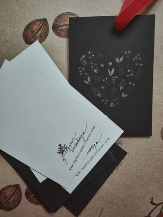 Floral heart on black, small flat card / gift tag