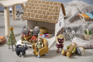 NORDIC.CHRISTMAS - Felt ochre bed with blanket