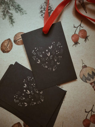 NORDIC.CHRISTMAS - Floral heart on black, small flat card / gift tag