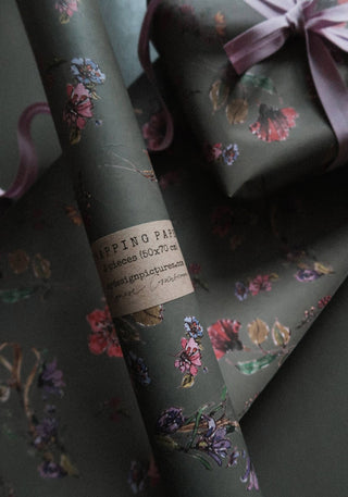 NORDIC.CHRISTMAS - Flowers on dark grey gift wrapping paper