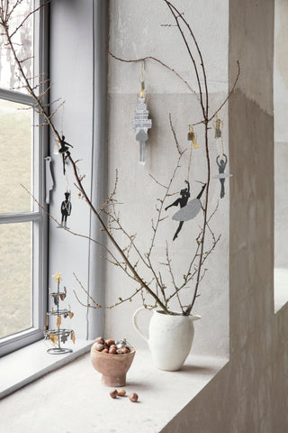 NORDIC.CHRISTMAS - Girl with presents zinc ornament