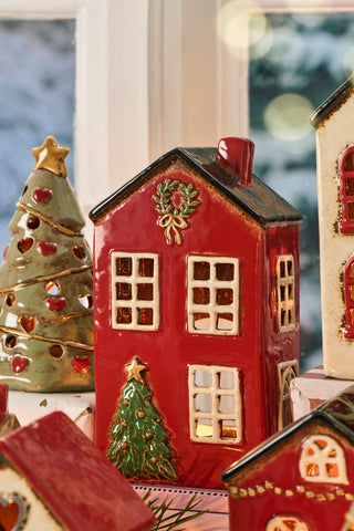 NORDIC.CHRISTMAS - Ceramic house with Christmas tree in front of house