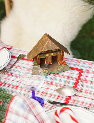 NORDIC.CHRISTMAS - Tablecloth Holly Red