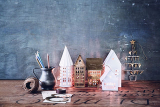NORDIC.CHRISTMAS - Round white metal house decoration
